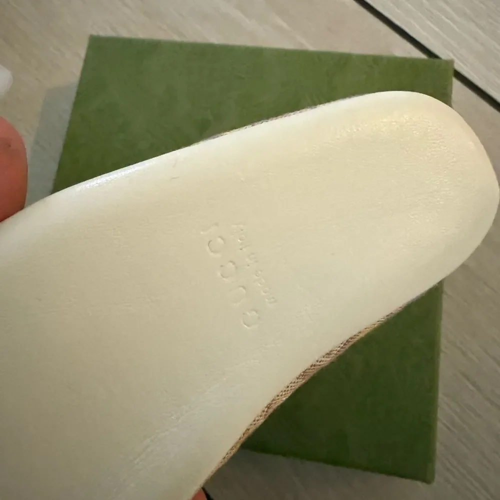 Brand new with box Gucci Baby Walker Shoe in Beige and Cream